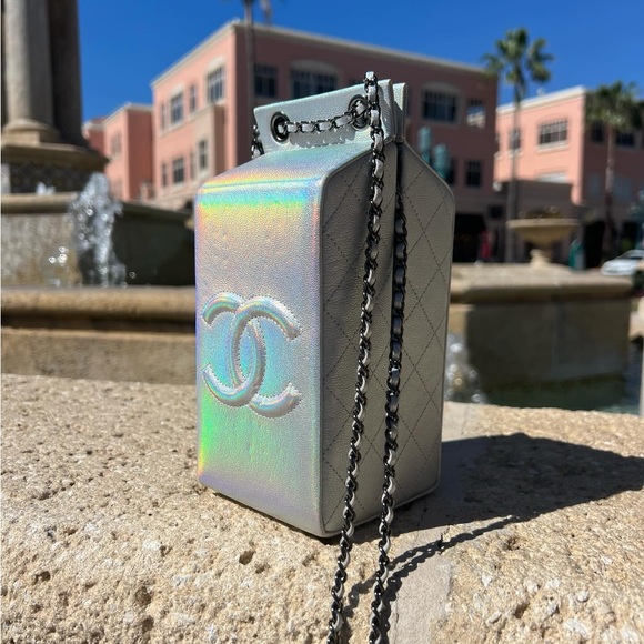 CHANEL RUNWAY MILK CARTON BAG - Picture 7 of 10